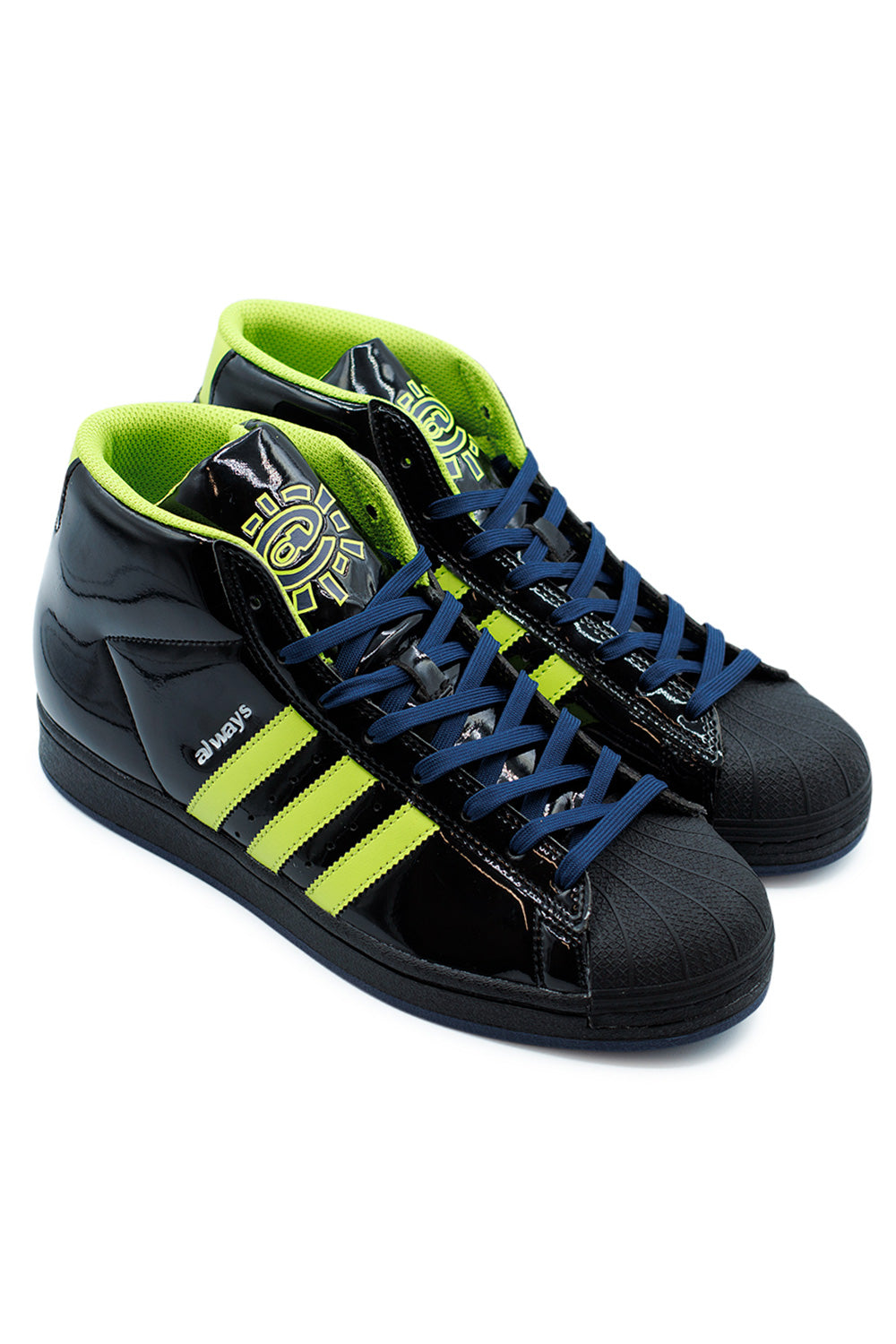 Adidas Pro Model ADV in Semi Solar Slime und Collegiate Navy – ein auffälliger Mix aus Farben und Struktur