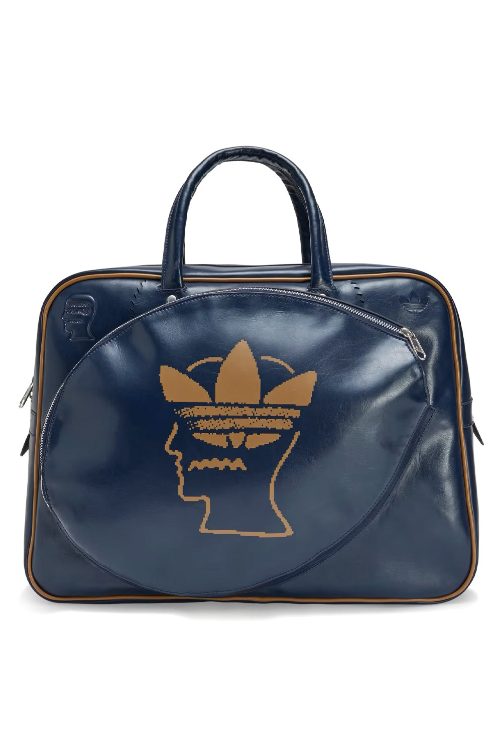 Adidas x Brain Dead Airliner Bag JN2411 in Collegiate Navy und Brown Desert mit markantem Retro-Tennisdesign.