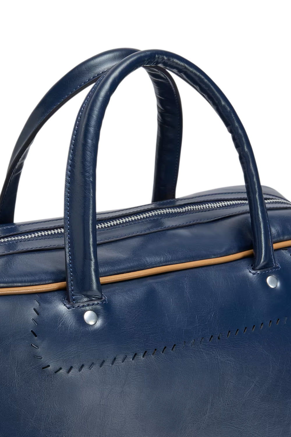 Stylische Airliner Bag von Adidas und Brain Dead mit 32,5 L Volumen und ikonischem Branding für urbanen Lifestyle.