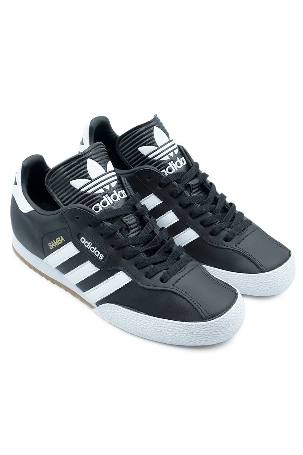 Seitenansicht des adidas Samba Super – klassischer Skateschuh mit robuster Außensohle und optimalem Grip für maximalen Halt