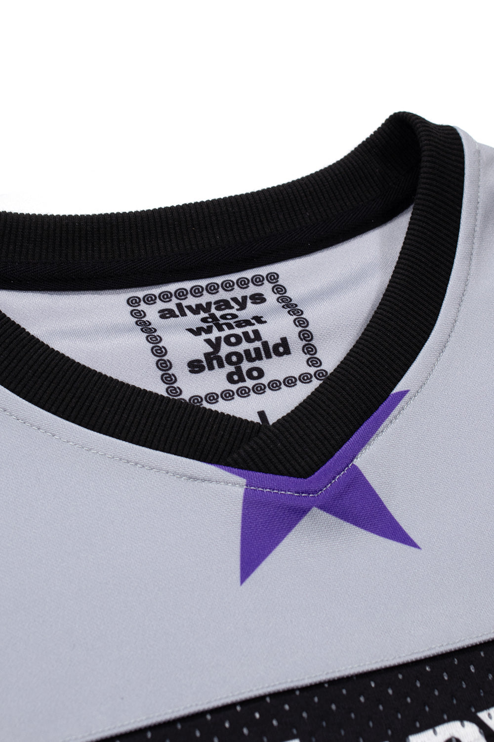"Always Micro Mesh Jersey – Leichtes und luftiges Trikot in Grau/Lila mit klassischem Football-Schnitt"