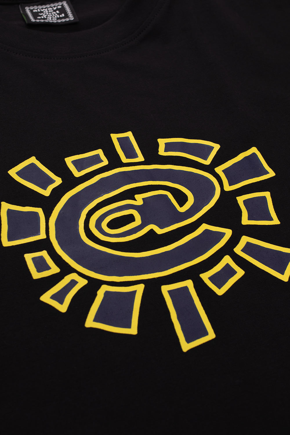 "Always Sun T-Shirt Black – Hochwertiges Baumwoll-Shirt mit stylischem Front-Print für Streetwear-Fans"