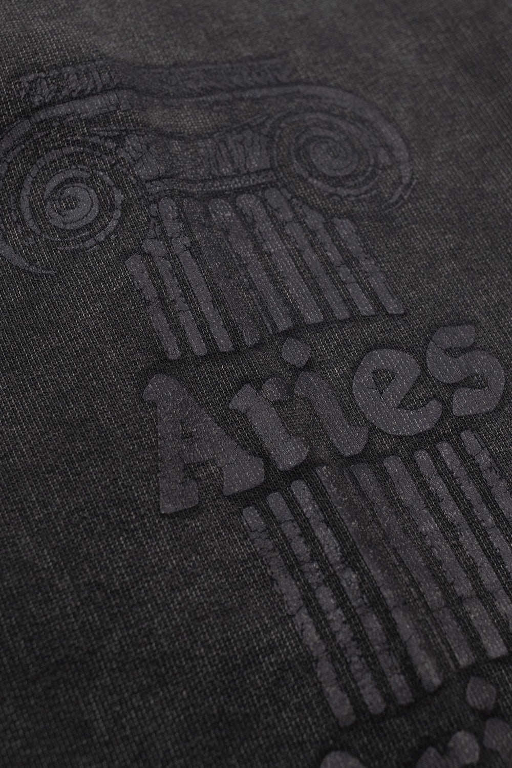 "Aries Aged Ancient Column Sweatshirt Black – Cooles schwarzes Sweatshirt mit auffälligem Column-Design im antiken Stil für einen markanten Streetstyle"