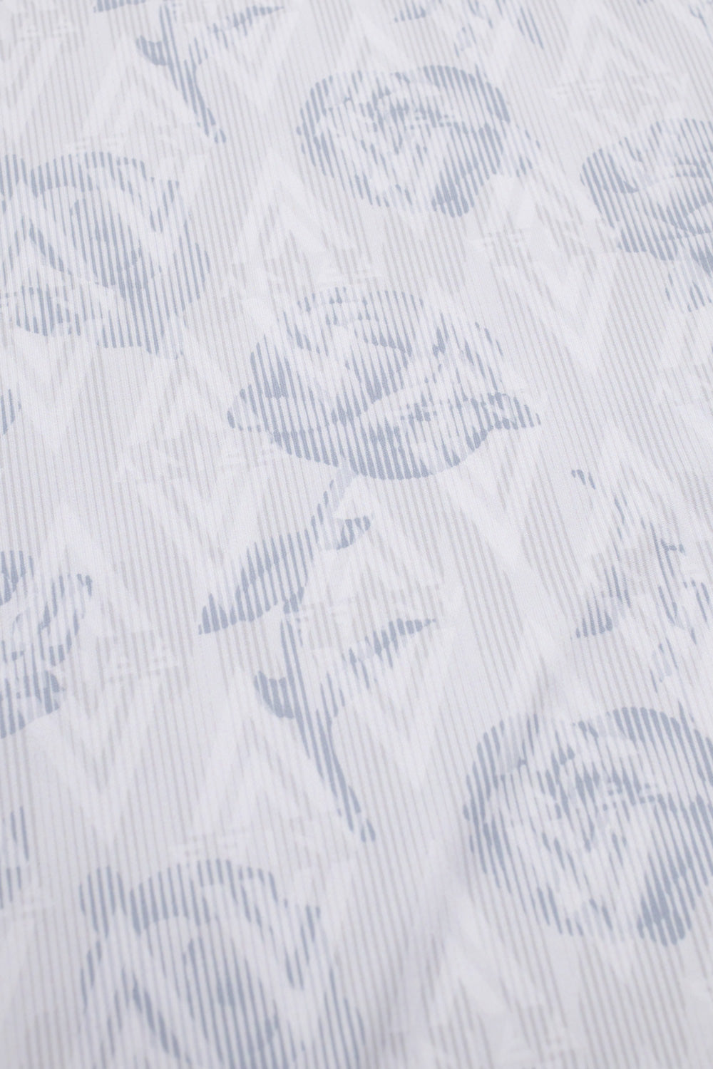 "Aries x Umbro Roses Football Jersey White – Weißes Fußballshirt mit modernem Rosenmuster für einen auffälligen Look"