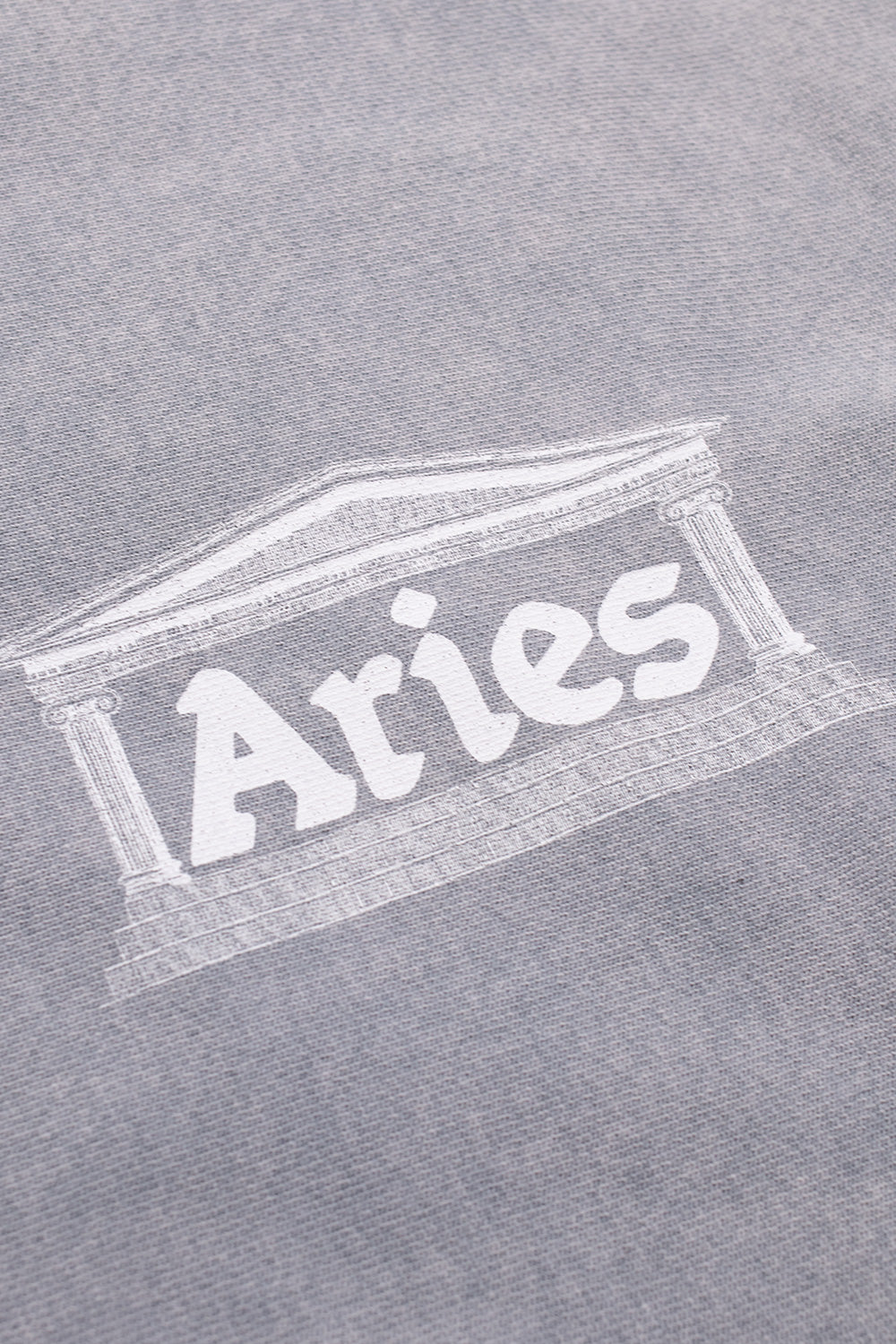 Aries Premium Aged Temple Sweatshirt Grey – Graues Premium-Sweatshirt von Aries mit einzigartigem Vintage-Aged-Look, ideal für Streetwear-Liebhaber.