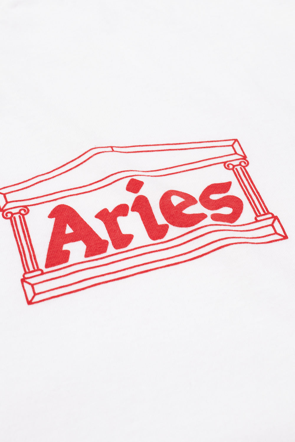 "Aries Temple T-Shirt Weiß-Rot – Stylisches Unisex-Shirt mit markantem Aries-Temple-Design, perfekt für einen lässigen Streetwear-Style"