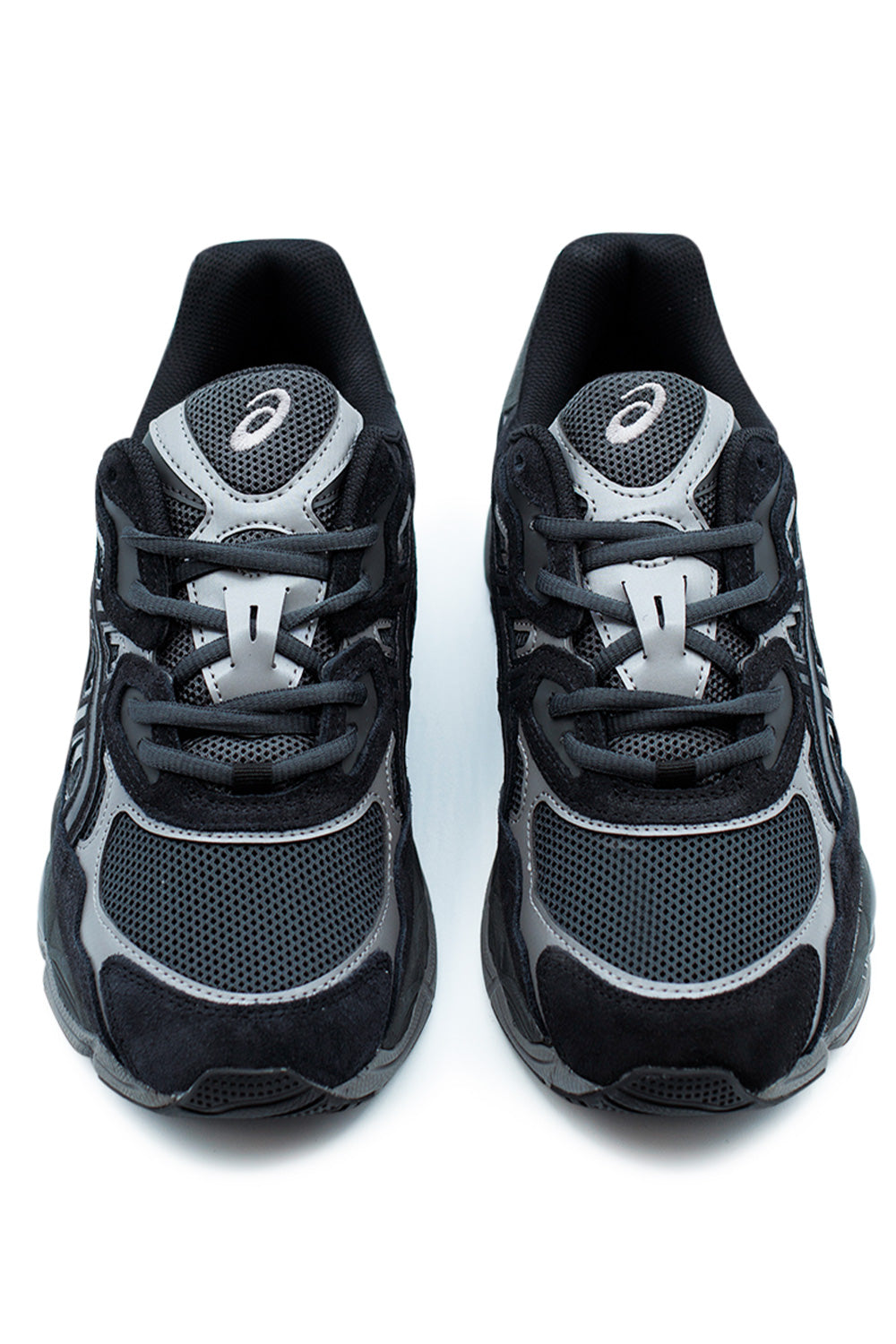 Detailansicht des Asics GEL-NYC – Offenes Mesh-Design für maximale Luftzirkulation und technischer Running-Look.