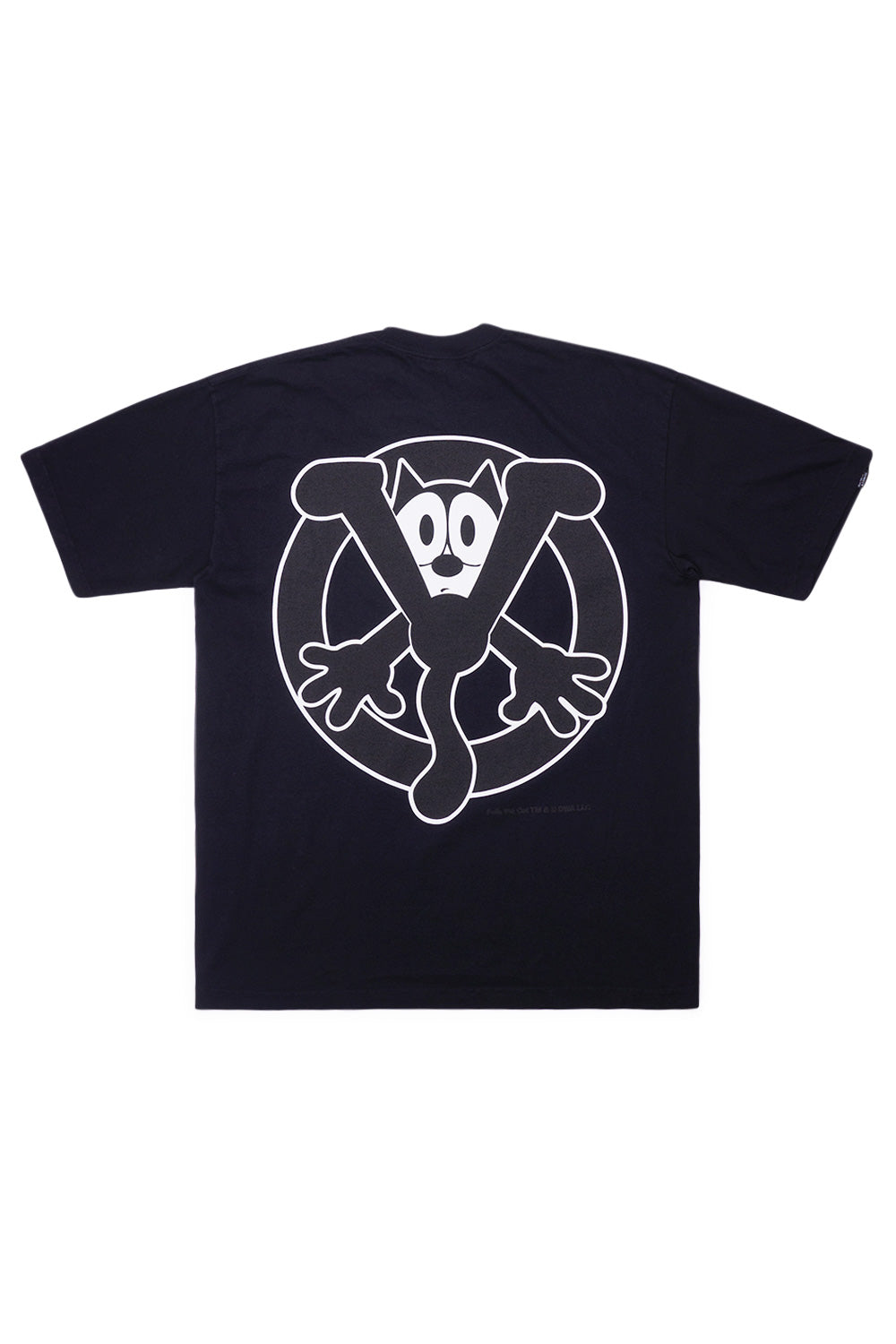 "Rückseite des Babylon LA x Felix the Cat No Peace Felix T-Shirts – schlichtes Design auf weicher Baumwolle"