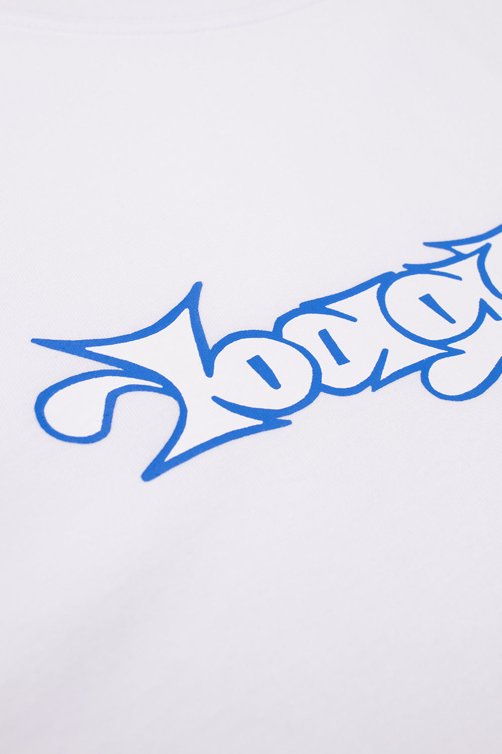 "Detailaufnahme des Baglady Bootleg Throw Up T-Shirts – hochwertiger Baumwollstoff und markantes, farbenfrohes 'Throw Up' Print-Motiv"