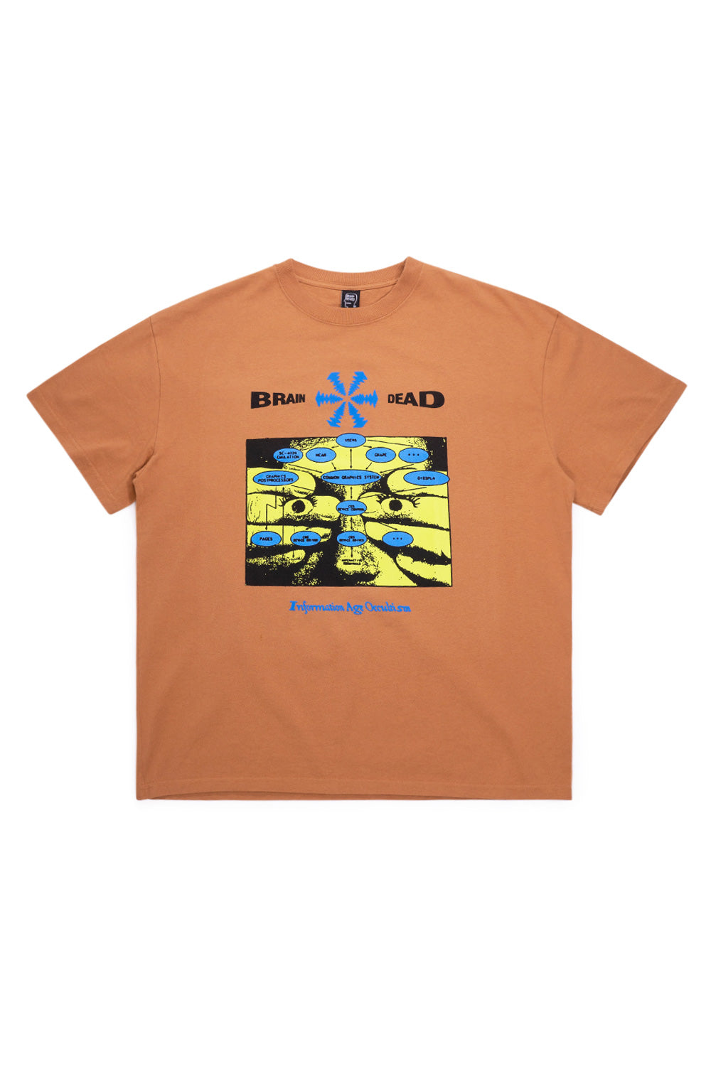 Frontansicht des Brain Dead T-Shirts in warmem Cumin-Farbton mit auffälligem Information Age Print