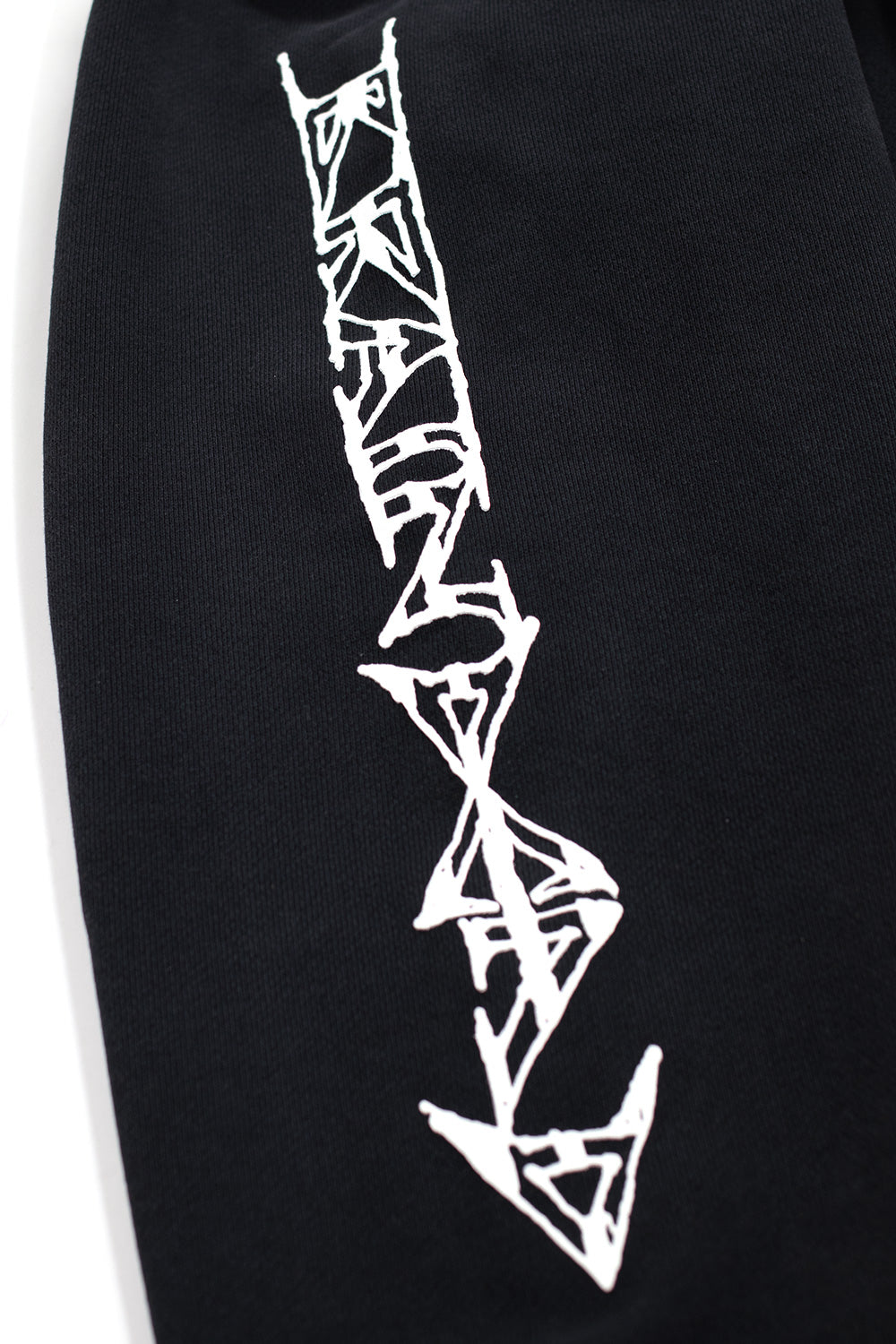 Langärmliger Brain Dead Hoodie mit Kapuze, Kängurutasche und künstlerischem Print auf der Brust