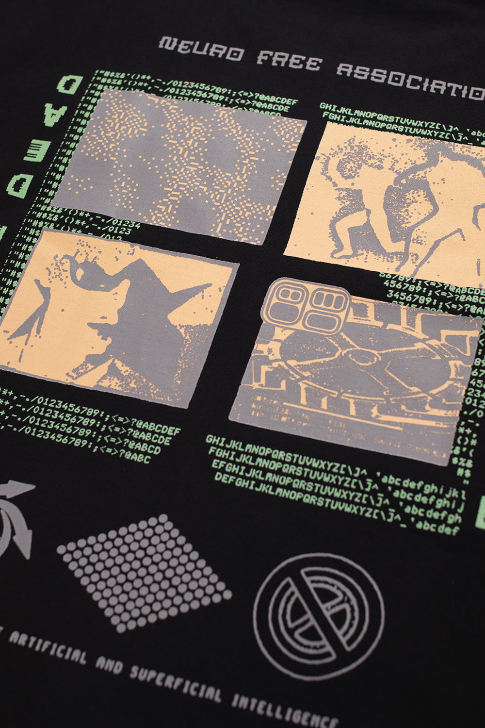 Detailaufnahme der künstlerischen Grafik auf dem Brain Dead T-Shirt – inspiriert von Punk, Comics und Rebellion