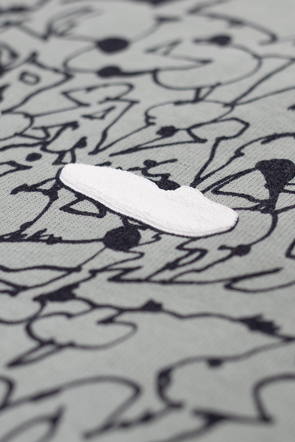 Brain Dead Skram T-Shirt mit urbanem Look und provokantem Stilbruch im frischen Farbton