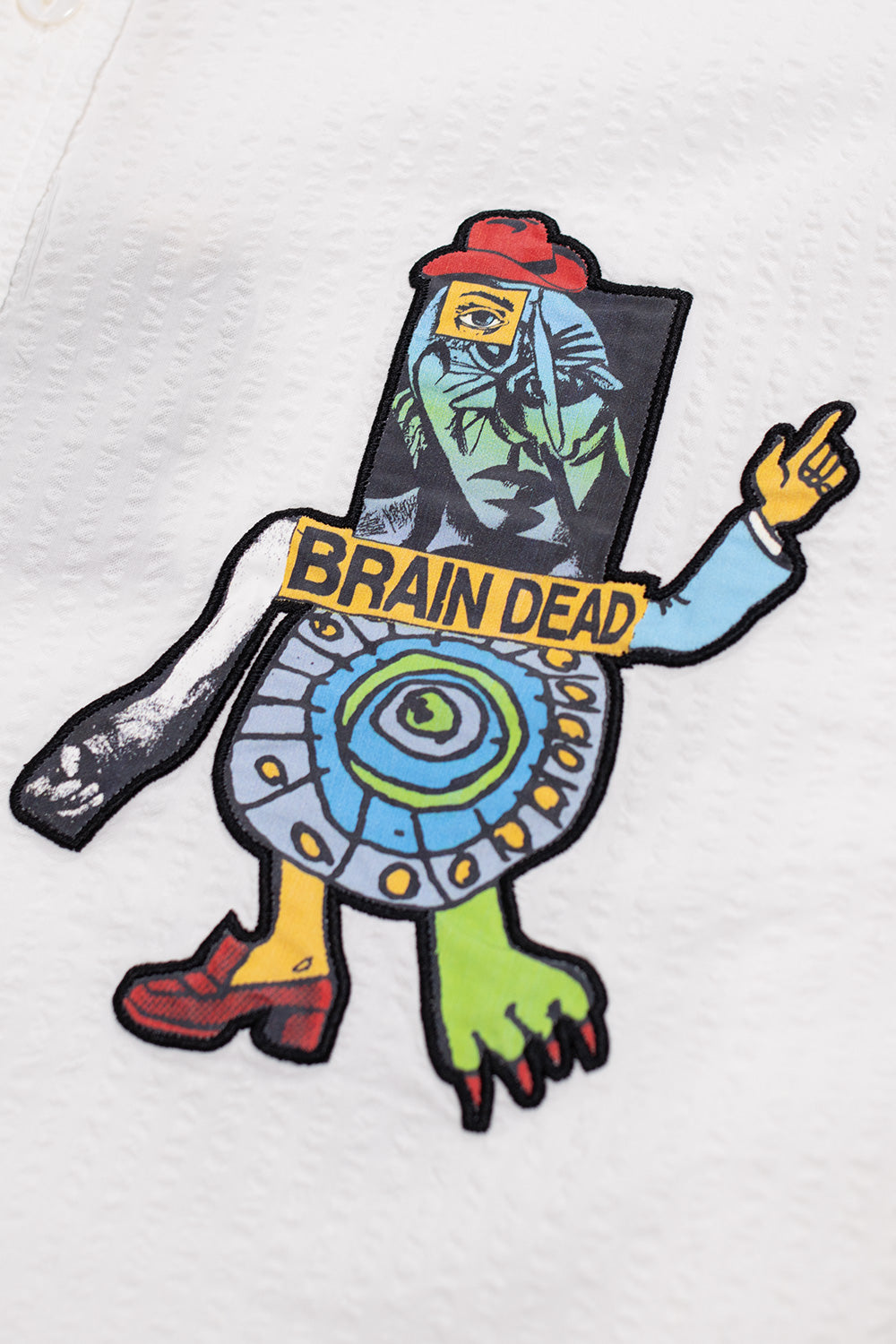 Brain Dead Truth Now Shirt White – Sommerliches Baumwollhemd aus Seersucker mit verspielten, bunten Aufnähern und modernem Loose Fit.