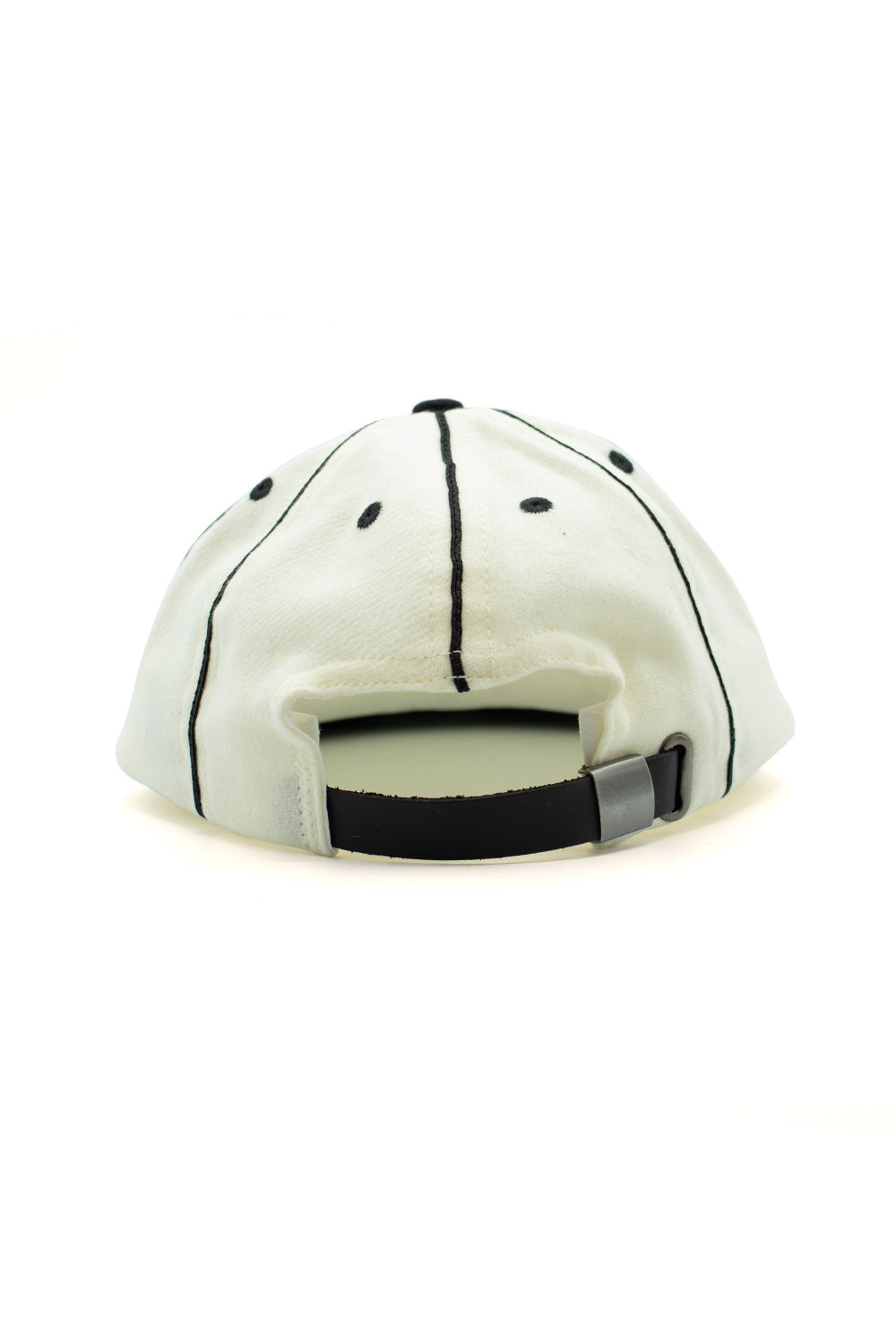 Natural 8 Panel Cap von Brain Dead – Hochwertige Flanell-Cap mit Logo-Stickerei, Leder-Verschluss und schwarzer Ziernaht, gefertigt in den USA.