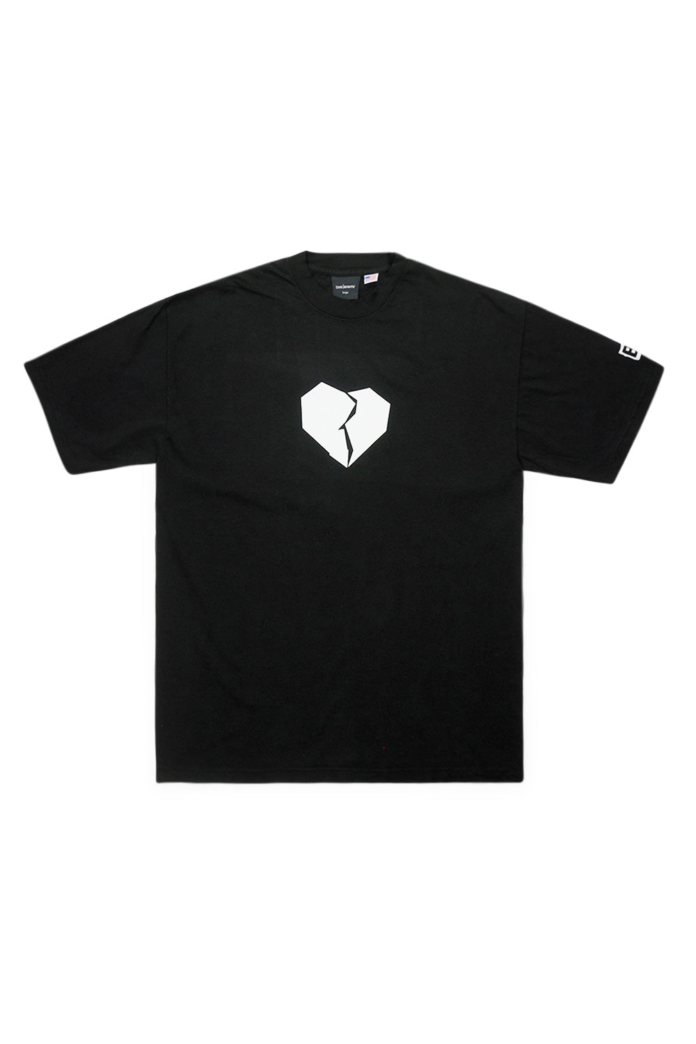 Schwarzes Bye Jeremy T-Shirt mit 'Heartbroken'-Design – ein modisches Statement für Streetwear-Fans.
