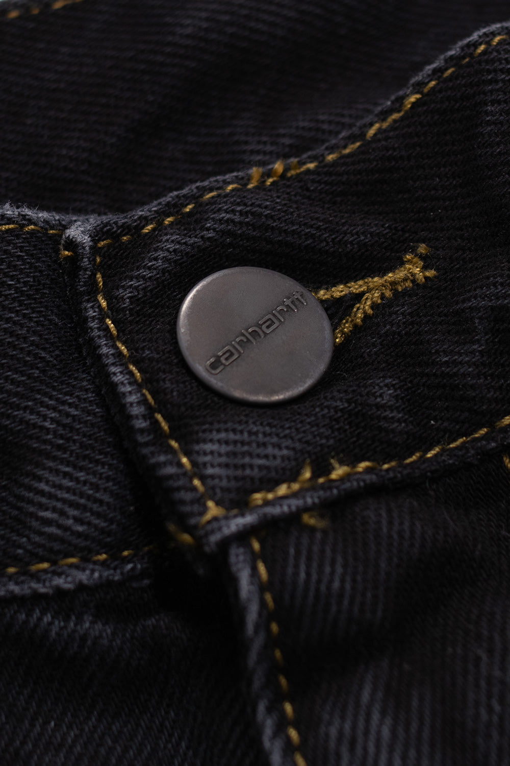Carhartt WIP Brandon Shorts Stone Washed – Strapazierfähige Denim-Shorts mit weiter Passform, verstärkten Nähten und modernem Vintage-Look.