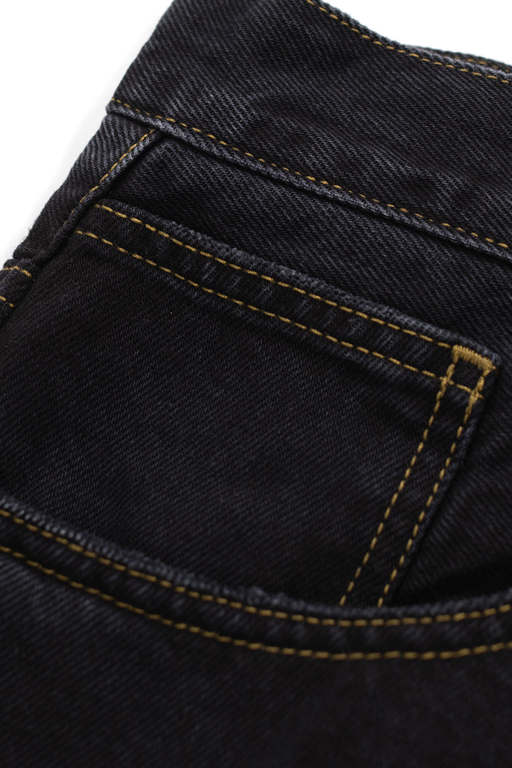 Schwarze Carhartt WIP Brandon Short – Heavyweight-Jeansshorts mit lockerem Straight-Fit, atmungsaktivem Baumwollstoff und klassischem Carhartt-Branding.