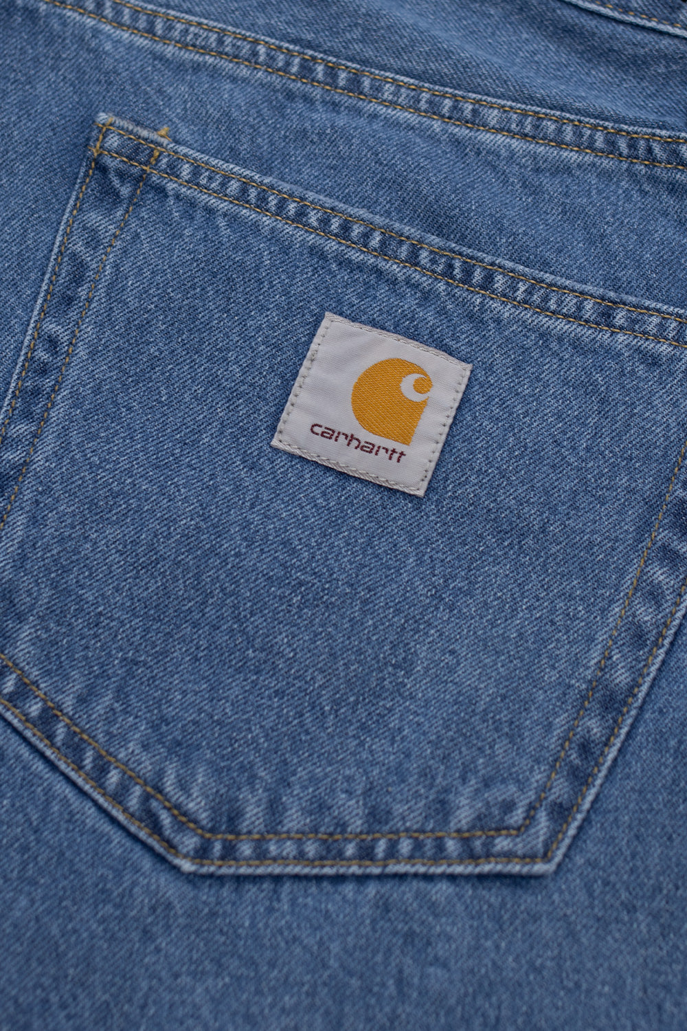 Carhartt WIP Landon Short – Loose-Fit-Shorts aus hochwertigem Denim mit Stone-Wash-Finish, atmungsaktivem Material und verstärkten Nähten für extra Haltbarkeit.