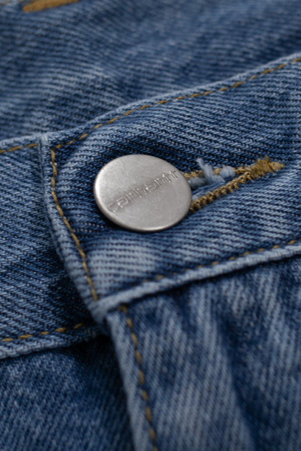 Lässige Carhartt WIP Landon Shorts in Blau – Klassische 5-Pocket-Jeansshorts mit robuster Verarbeitung, ideal für einen entspannten Streetwear-Style.