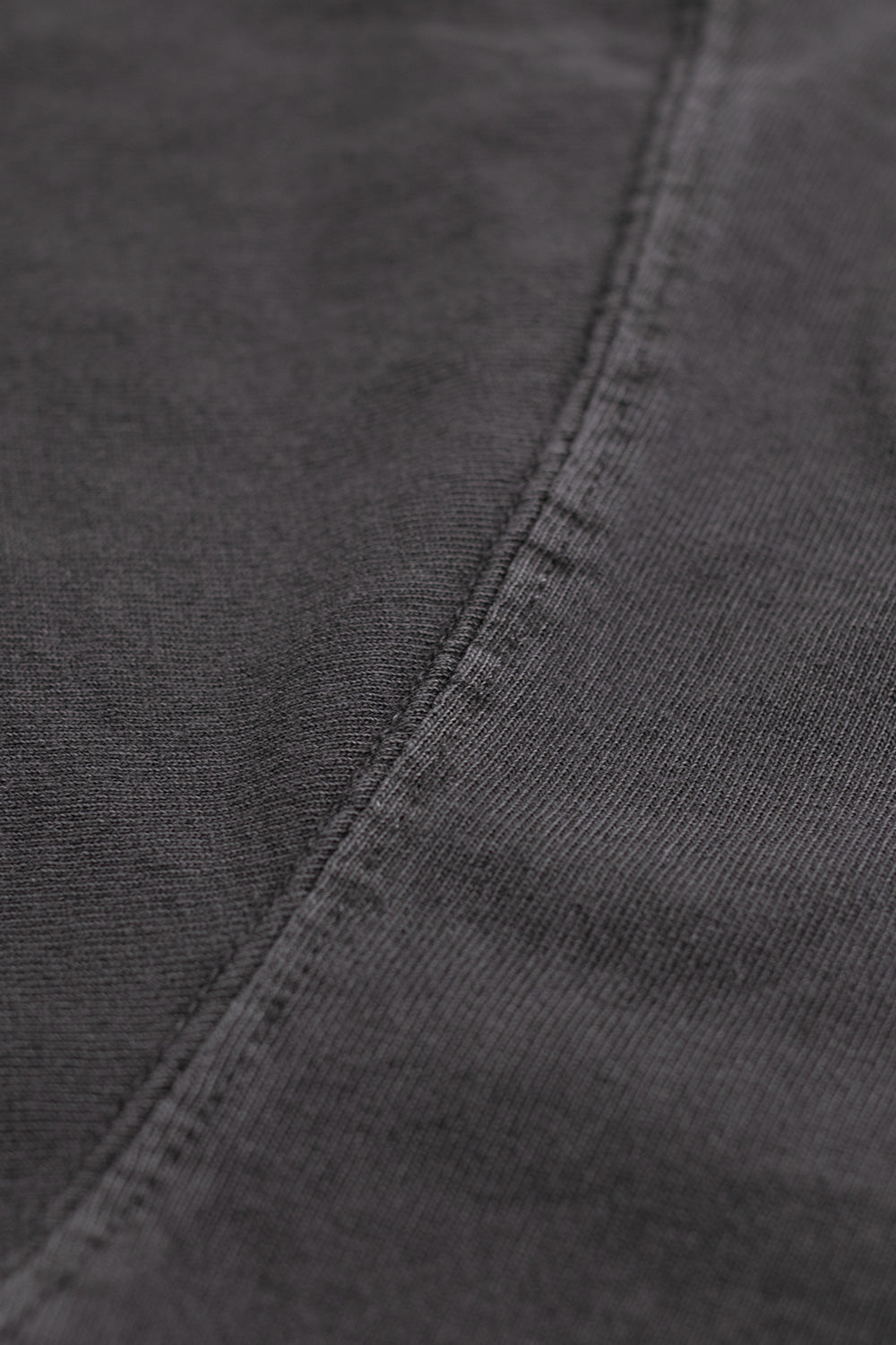 Carhartt WIP Nelson T-Shirt – Loose-Fit-Shirt in Graphite mit vorgewaschener Färbung für eine moderne, lässige Optik und angenehmen Tragekomfort.