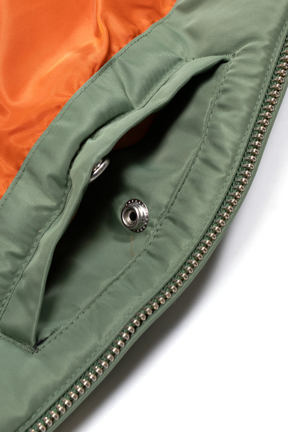 "Carhartt WIP Olten Bomber Jacket in Duck Green/Turmeric – stylische Bomberjacke mit zweifarbiger Optik und strapazierfähigem Material"