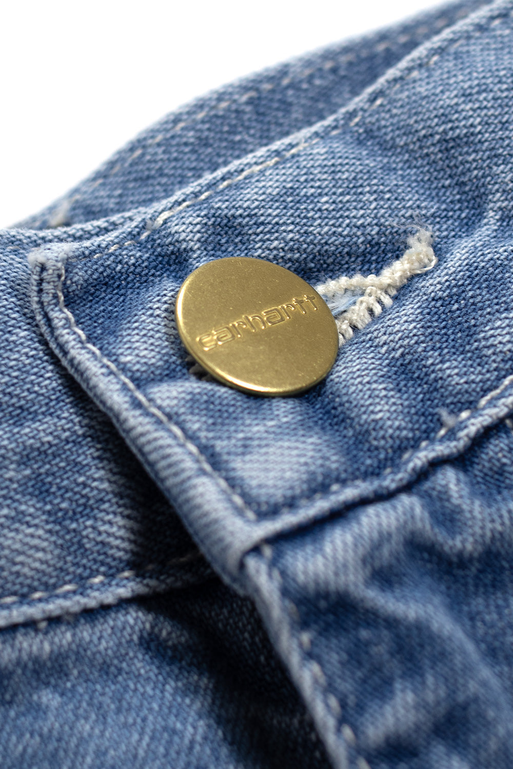 Carhartt WIP Simple Shorts – Leichte Denim-Shorts aus 100 % Baumwolle mit kontrastierenden weißen Nähten, ideal für einen entspannten, aber langlebigen Look.