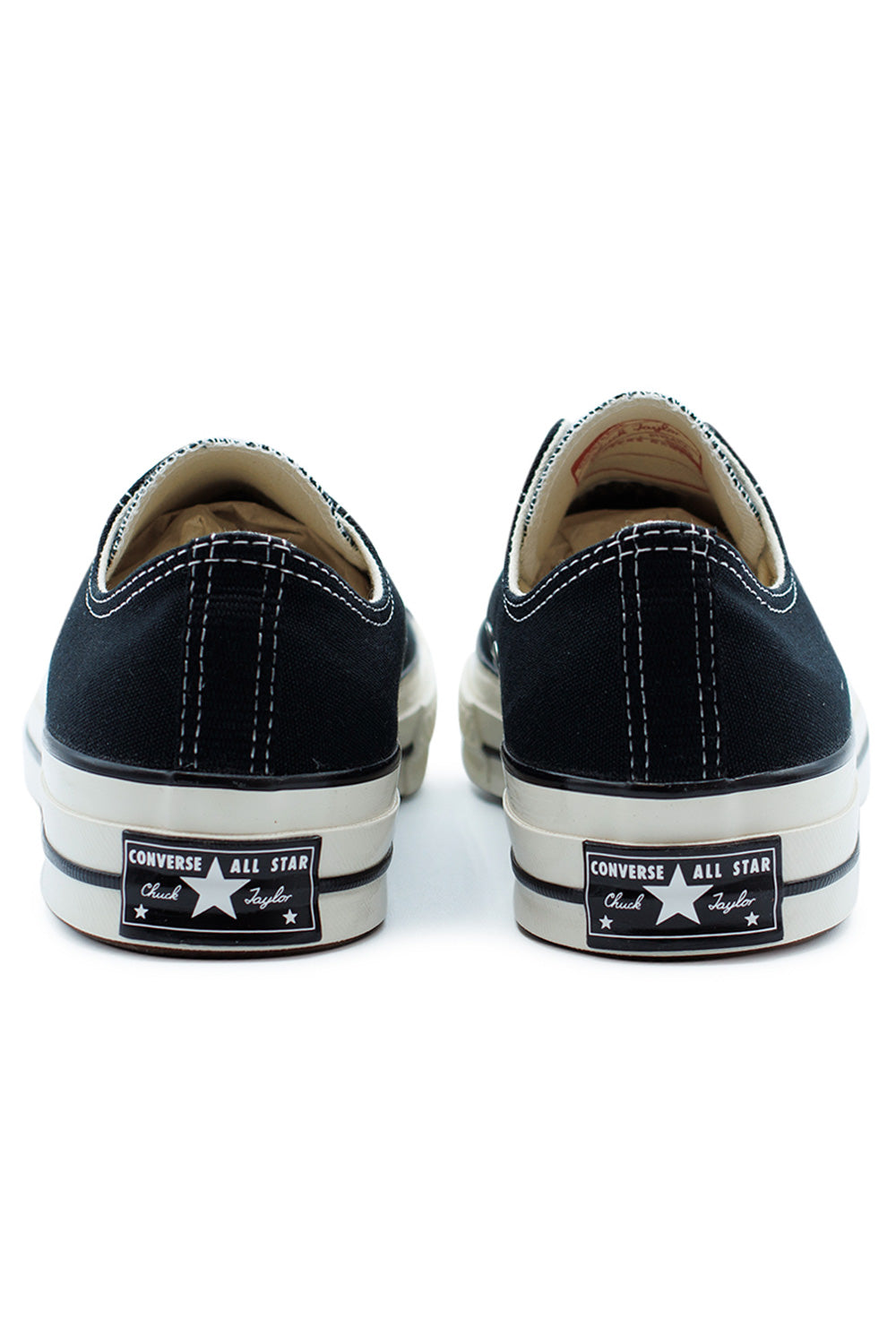 Detailaufnahme des Converse Chuck 70 OX in Schwarz mit OrthoLite-Innensohle für modernen Komfort