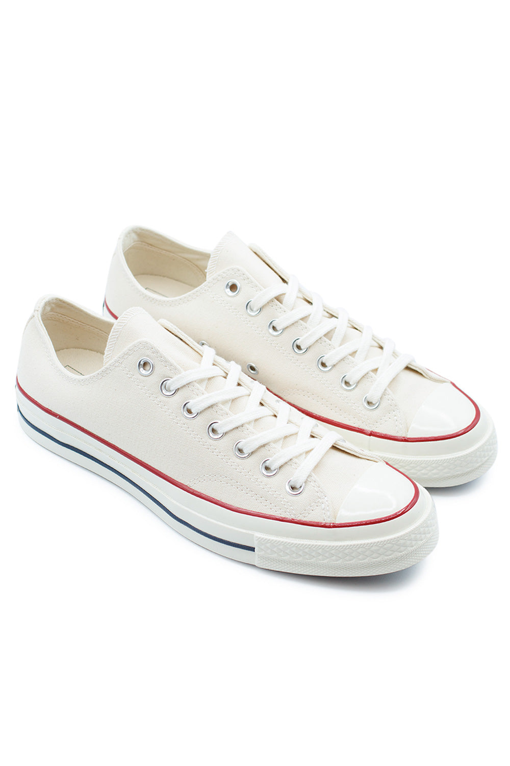 Seitenansicht des Converse Chuck 70 OX in Parchment mit garnetfarbenen Akzenten und egretfarbener Zwischensohle