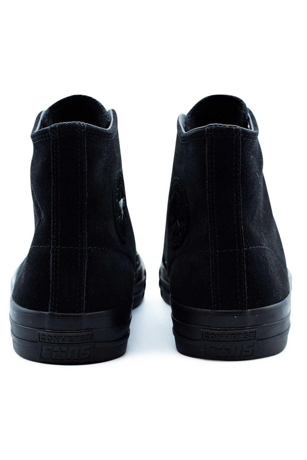 Rückansicht des Converse Skateschuhs mit CONS-Fersenlogo und minimalistischer All-Black-Optik