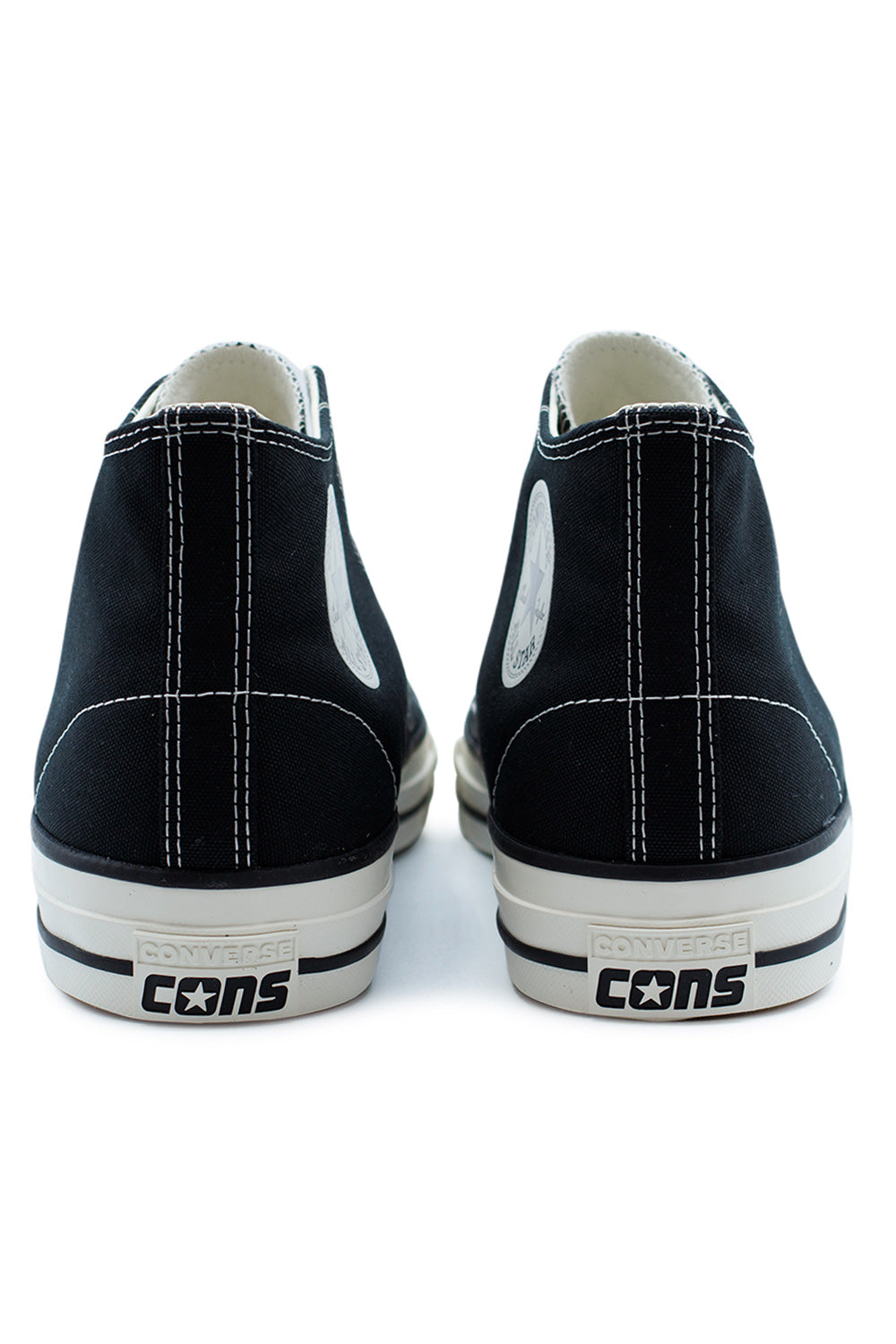 Detailaufnahme des Converse CONS CTAS Pro Mid mit All Star Logo und moderner CX Foam-Dämpfung