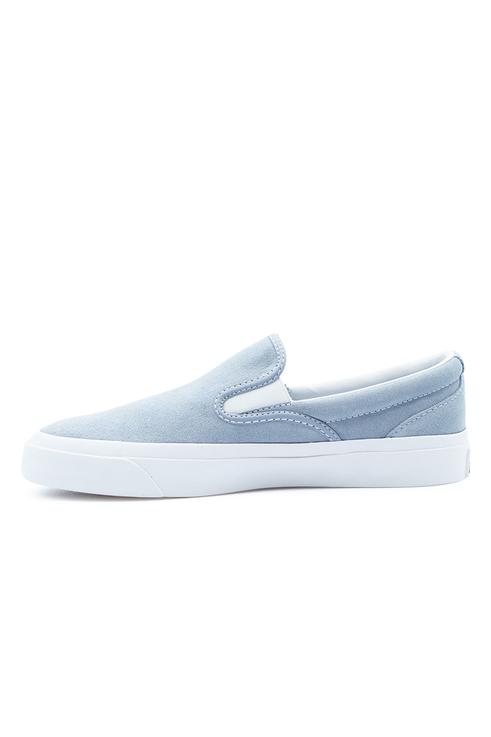Seitliche Perspektive des Converse CC Slip Skateschuhs – Hochwertiges Wildleder und dezente One Star Fersenaussparung.