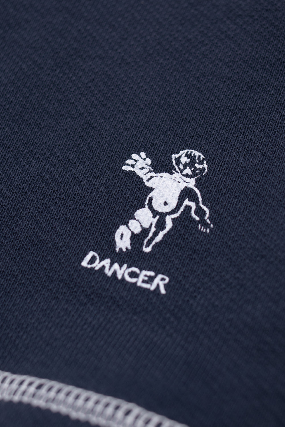 Hochwertiges Dancer Half Zip Shirt in Dunkelblau mit Reißverschluss, 480 g/m² Baumwollstoff, weißer Kontrastnaht und seitlichem Logo-Print – Stylisches Design, gefertigt in Portugal.