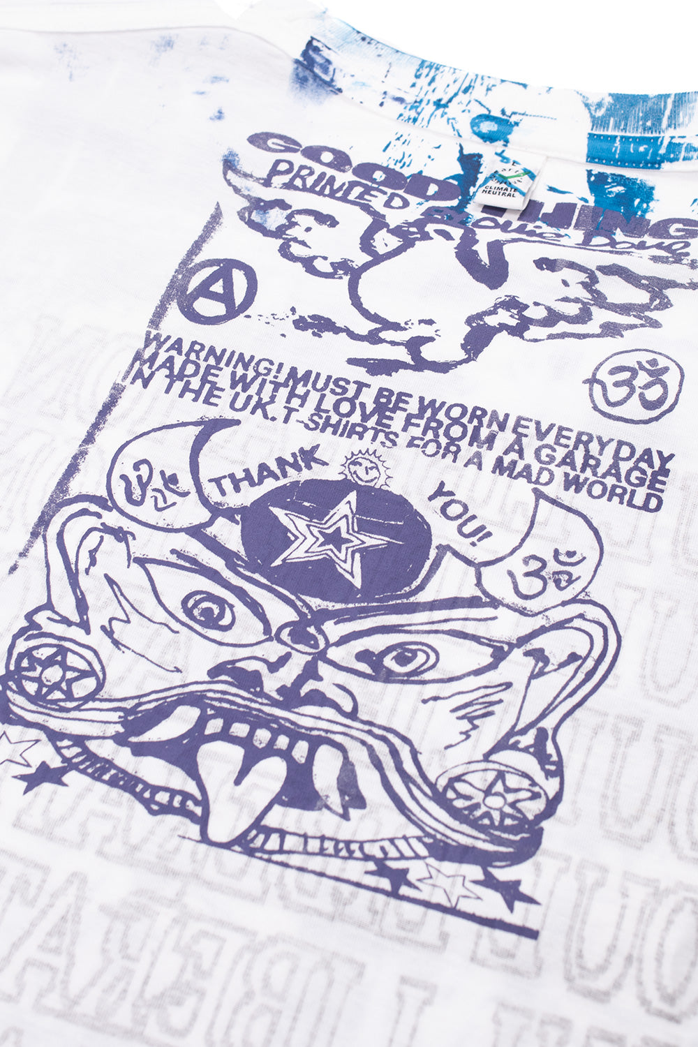 "Good Things Ant T-Shirt Weiß aus 100% Baumwolle – seitliche Ansicht"