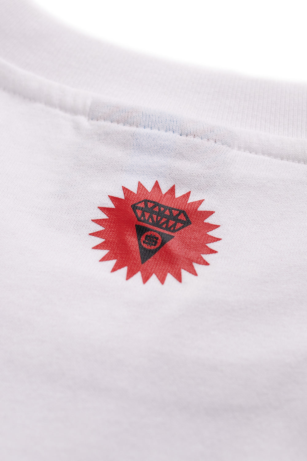 IceCream Rhinestone Cones & Bones T-Shirt White – Weißes T-Shirt mit Strasssteinen und dem beliebten Cones & Bones-Motiv für einen modernen Look
