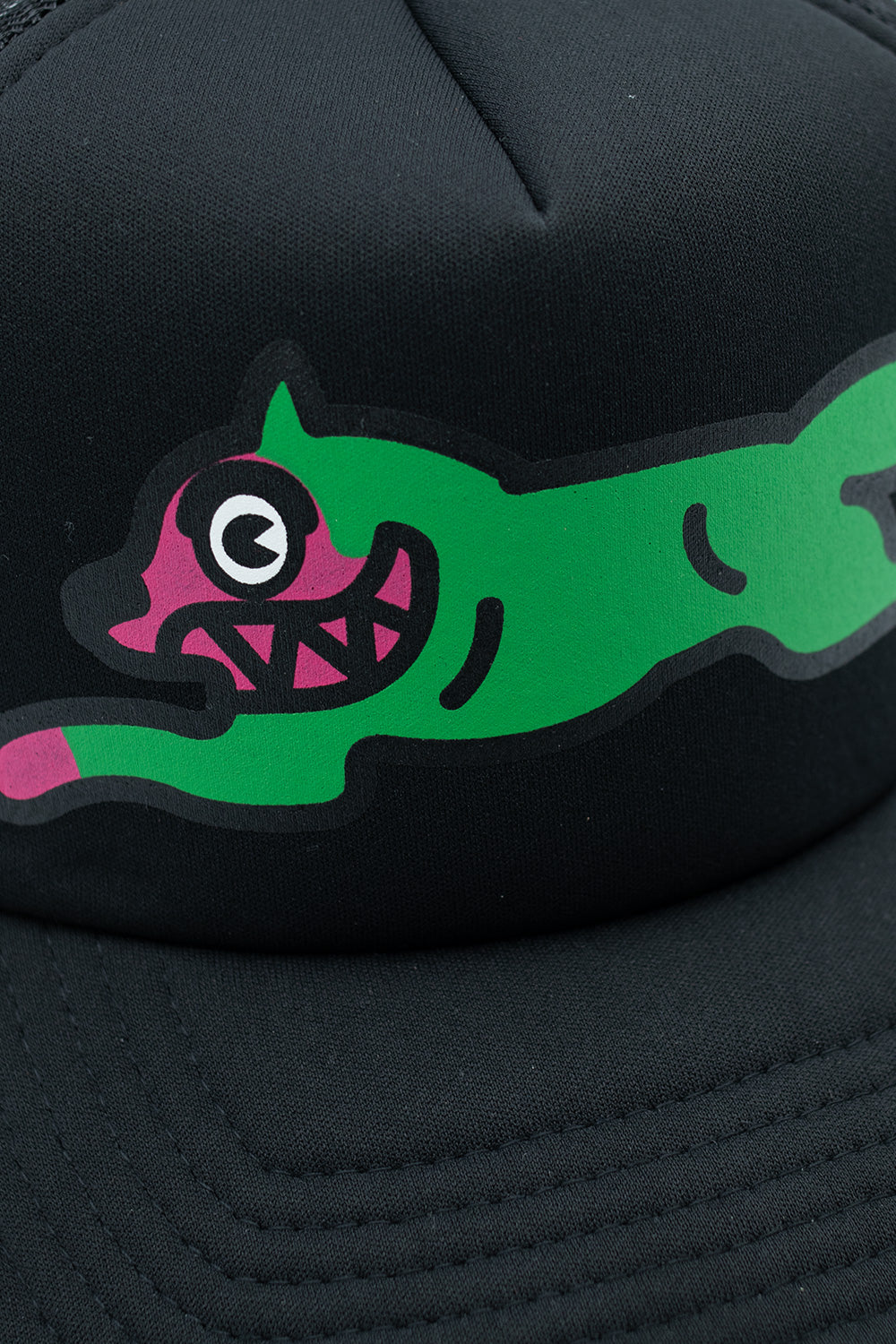 IceCream Running Dog Trucker Cap Black – Stylische schwarze IceCream Trucker Cap mit ikonischem Running Dog Patch für ein urbanes, sportliches Outfit