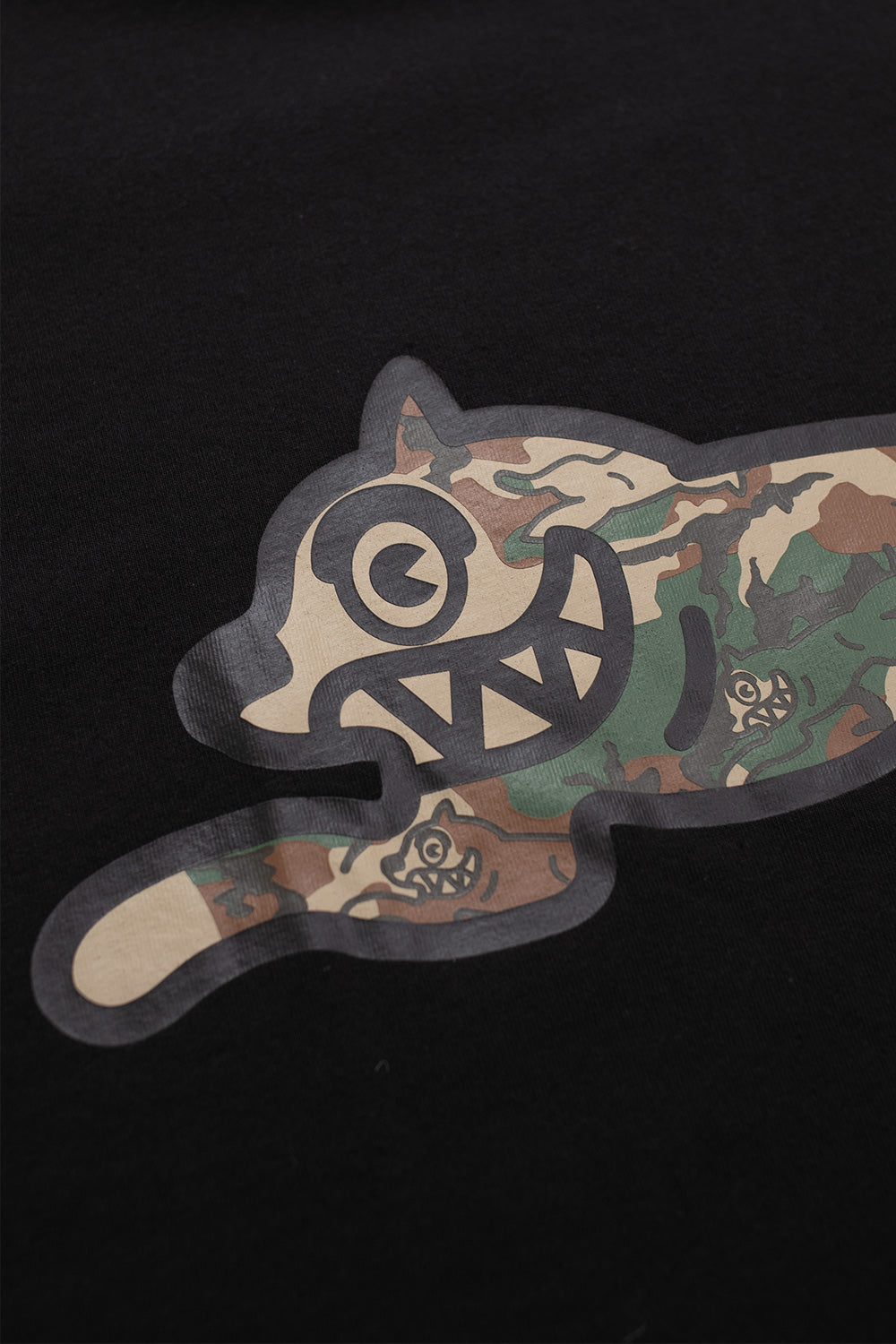 Icecream Black Camo T-Shirt – Hochwertiges Streetwear-Shirt mit Running Dog Design