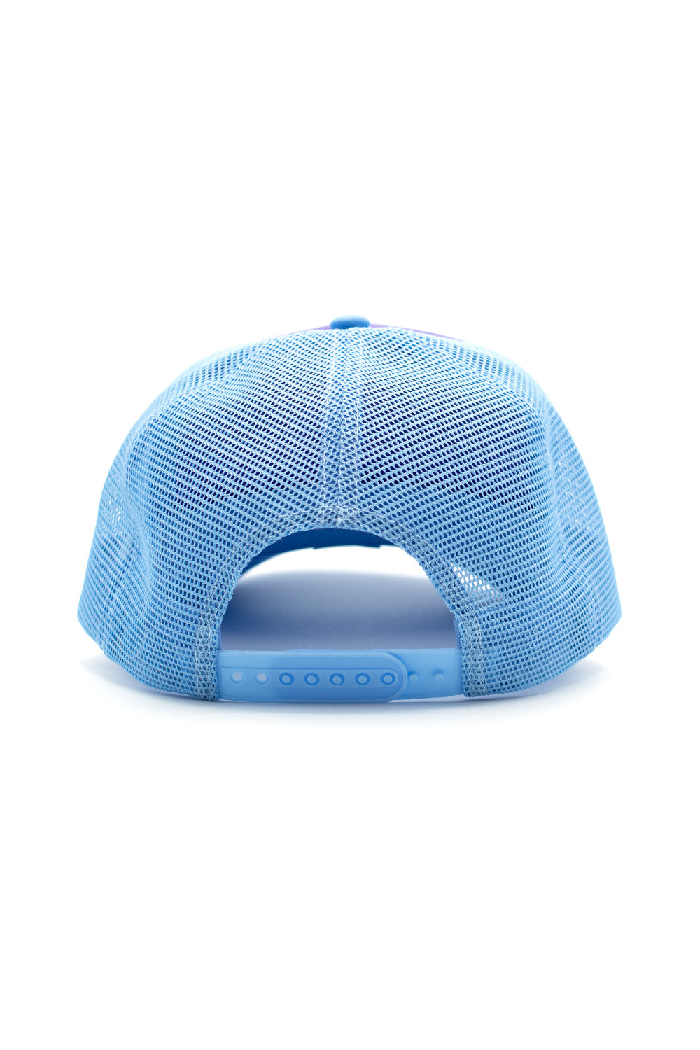 Lila IceCream Trucker Cap mit Running Dog Print – Skate-inspirierte Mesh-Cap mit verstellbarem Verschluss.