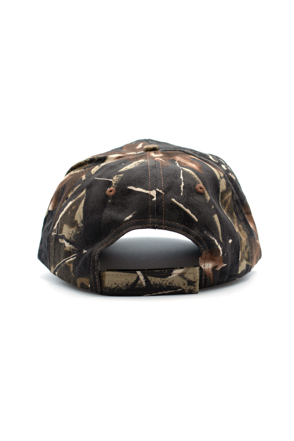 Real Leaf Camo 5 Panel Cap von Metalwood – Hochwertige Streetwear-Kappe mit gesticktem Frontlogo und Retro-Golfinspiration.