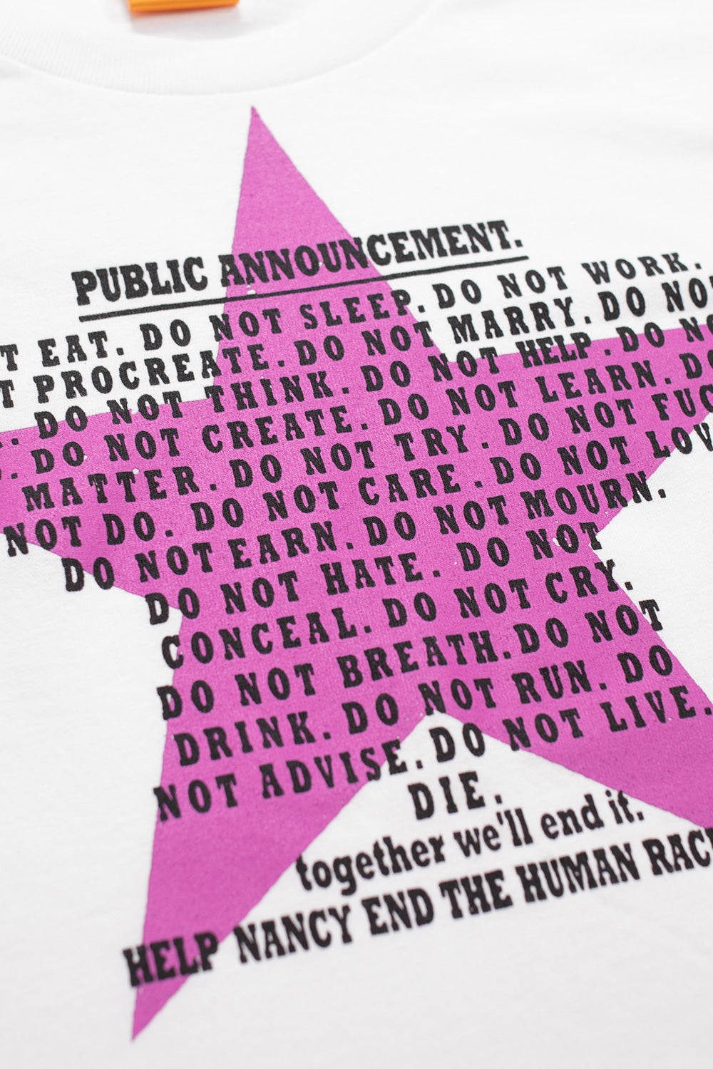 Hochwertiges Nancy Anarchy T-Shirt in Weiß – Urbanes Kurzarmshirt mit auffälligem Anarchie-Design