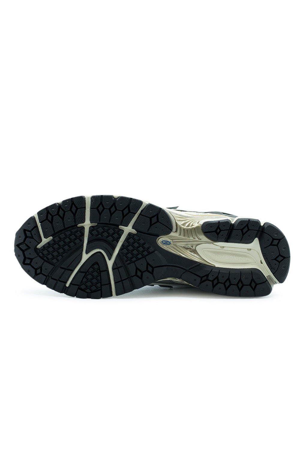 Laufsohle des New Balance 1906 Utility Raincloud / Slate Grey / Magnet – Robuste Gummisohle mit optimaler Traktion für sicheren Halt auf verschiedenen Oberflächen.