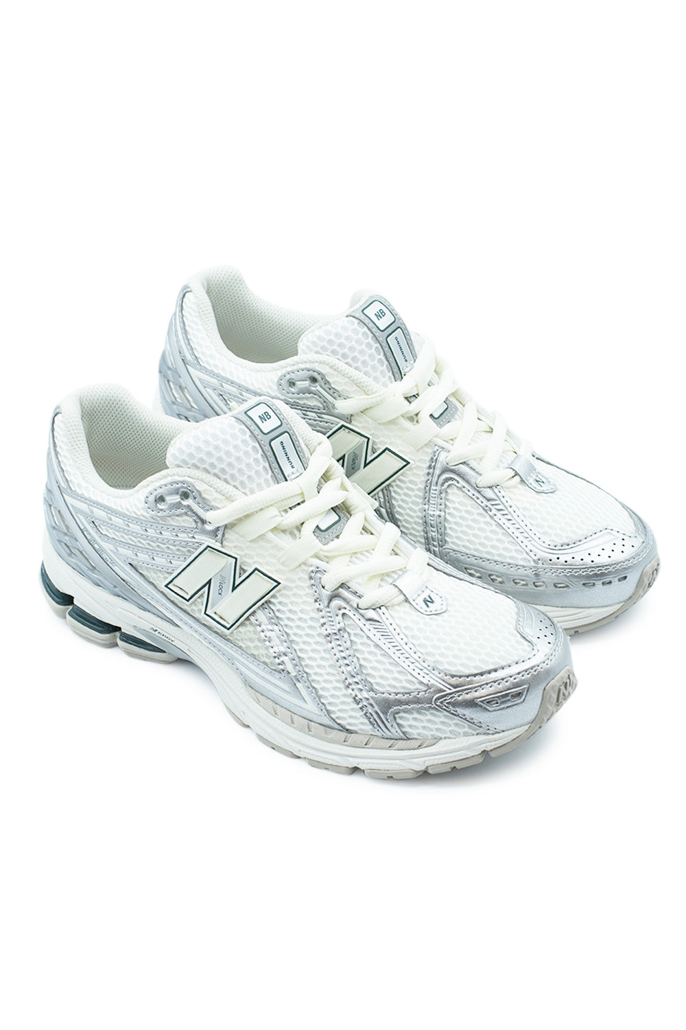 New Balance 1906R Sneaker – Silver Metallic, Sea Salt und New Spruce für herausragende Dämpfung und urbanen Lifestyle.