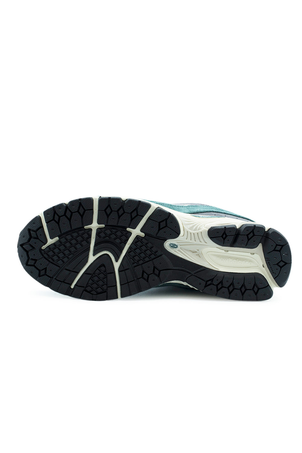 New Balance 2002R Schuh – Dynamischer Sneaker in New Spruce und Magnet mit Shadow Grey Details, ideal für den urbanen Alltag.