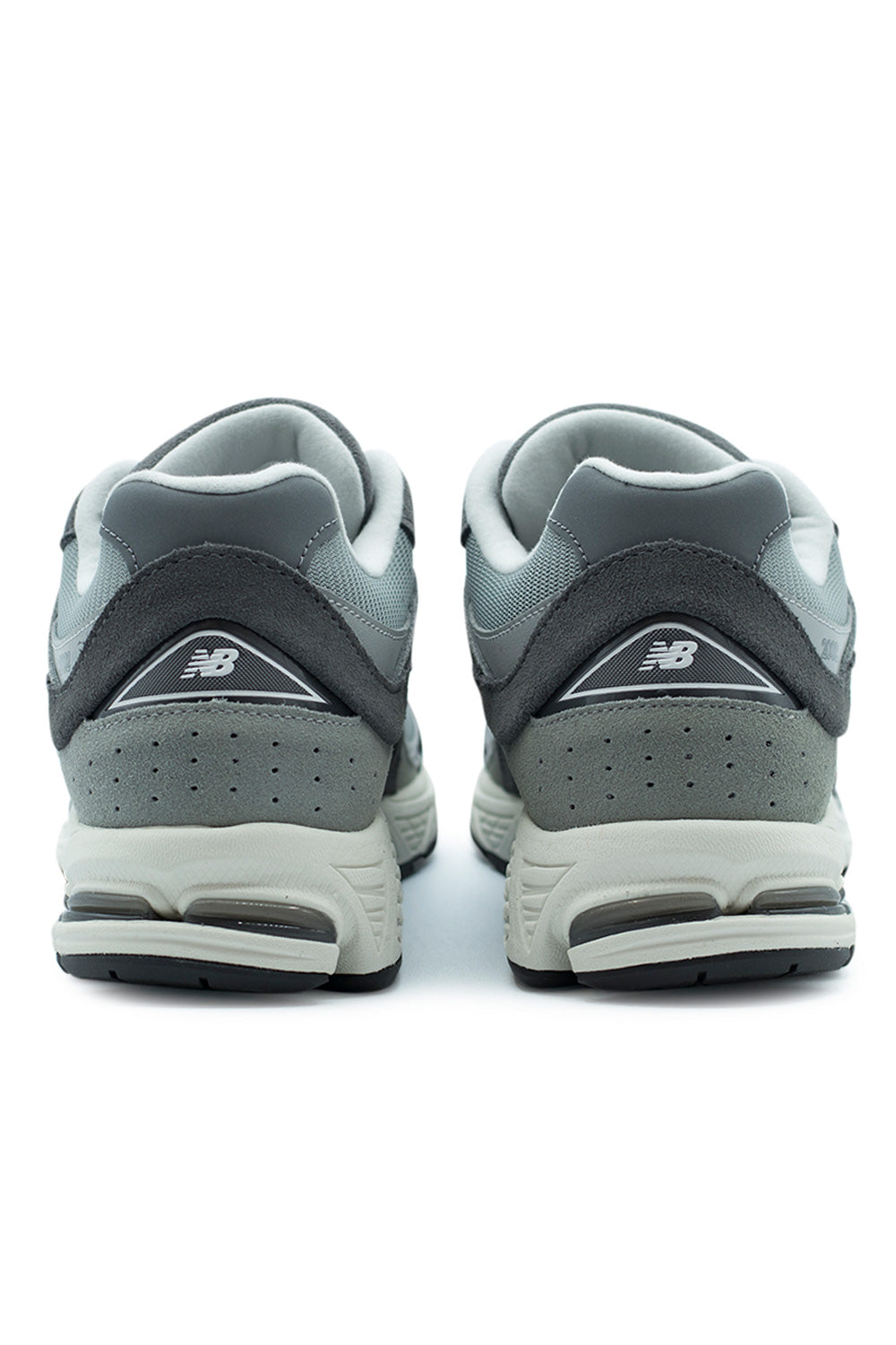 Detailaufnahme des New Balance 2002R Castlerock – Hochwertige Materialien und elegante Castlerock-Farbgebung vereinen klassischen Stil mit innovativer Technologie.