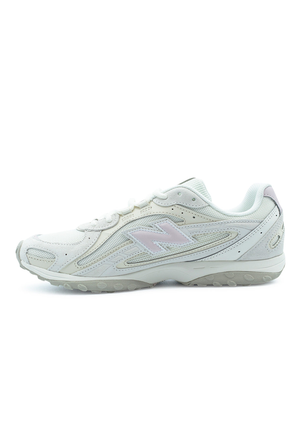 three-quarter view New Balance 204L highlighting premium suede textures, airy mesh panels and streamlined 70s inspired running shoe design with updated comfort