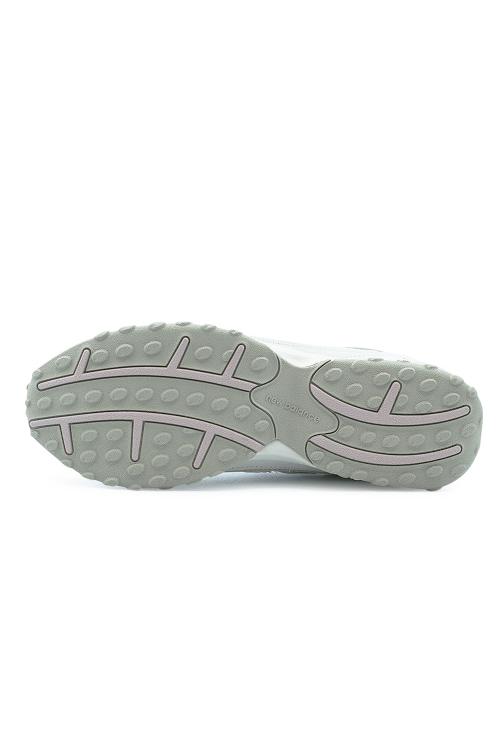 outsole detail New Balance 204L with classic rubber tread pattern, flex grooves and lightweight construction designed for grip, daily wear and urban movement