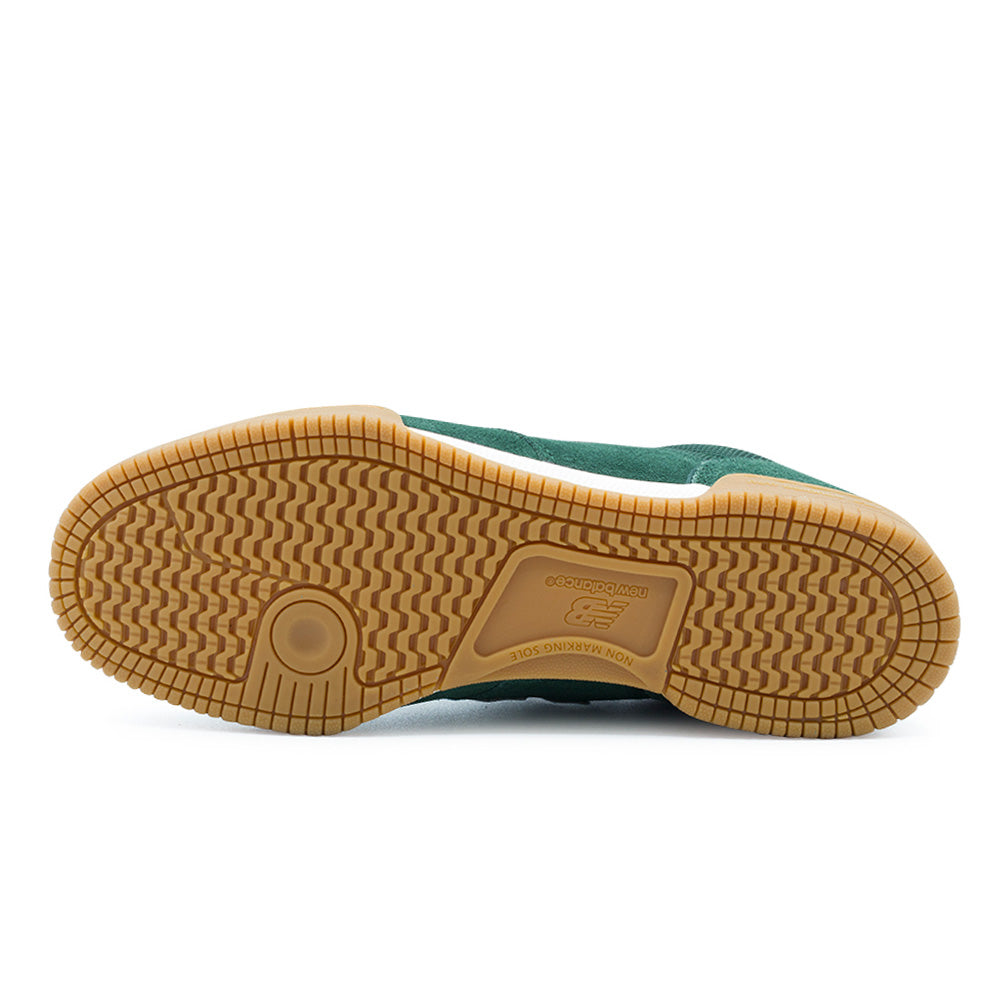 Full bottom studio view of the New Balance Numeric Tom Knox 600 outsole, displaying the gum rubber indoor court-style tread pattern with circular forefoot pivot circle, herringbone flex grooves, non-marking sole designation, and debossed New Balance flying logo at the midfoot.