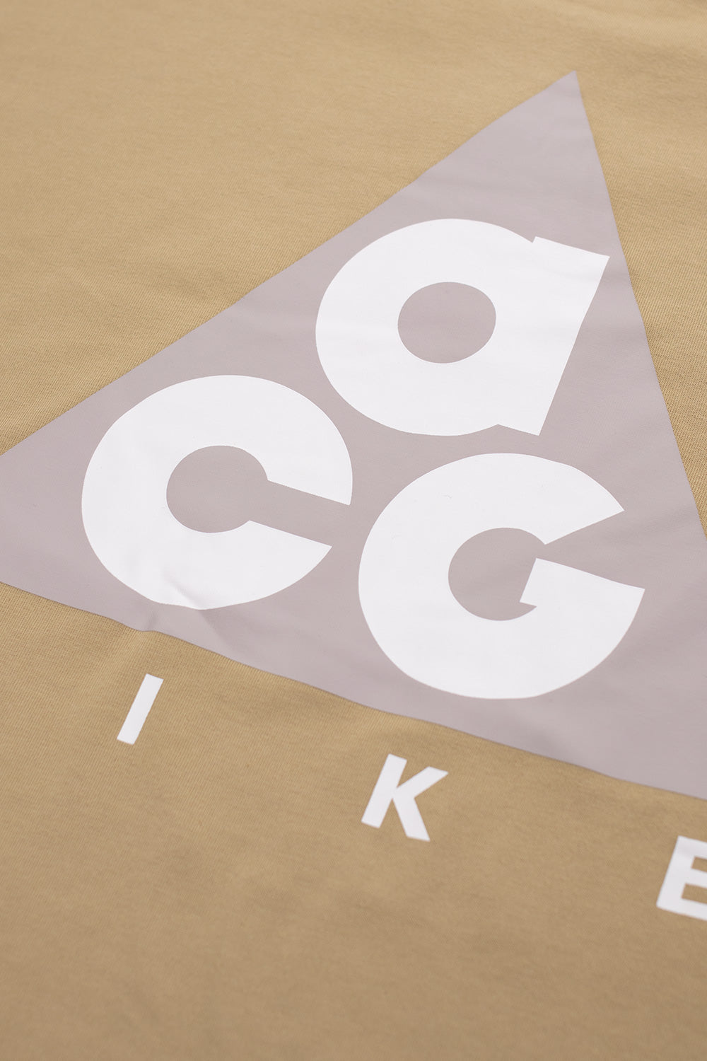 Nike ACG Dri-Fit Playera Max90 T-Shirt in Parachute Beige – Strapazierfähiges T-Shirt für Outdoor-Aktivitäten