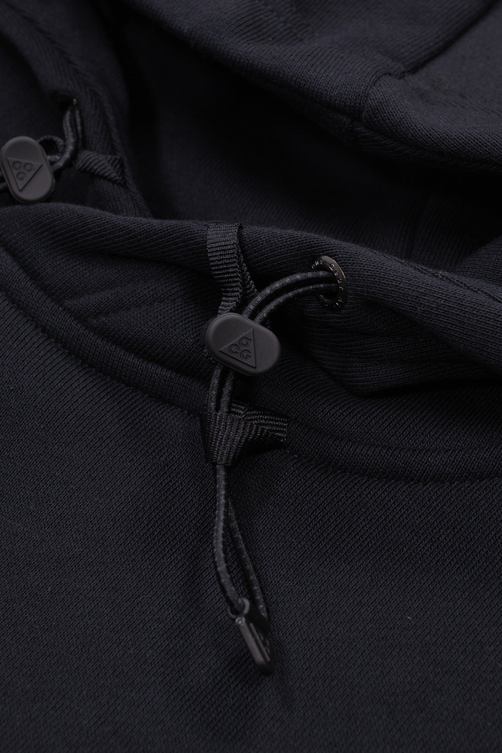 "Nike ACG Therma-FIT Fleece Hoodie – elastische Bündchen und Saum für optimale Passform"