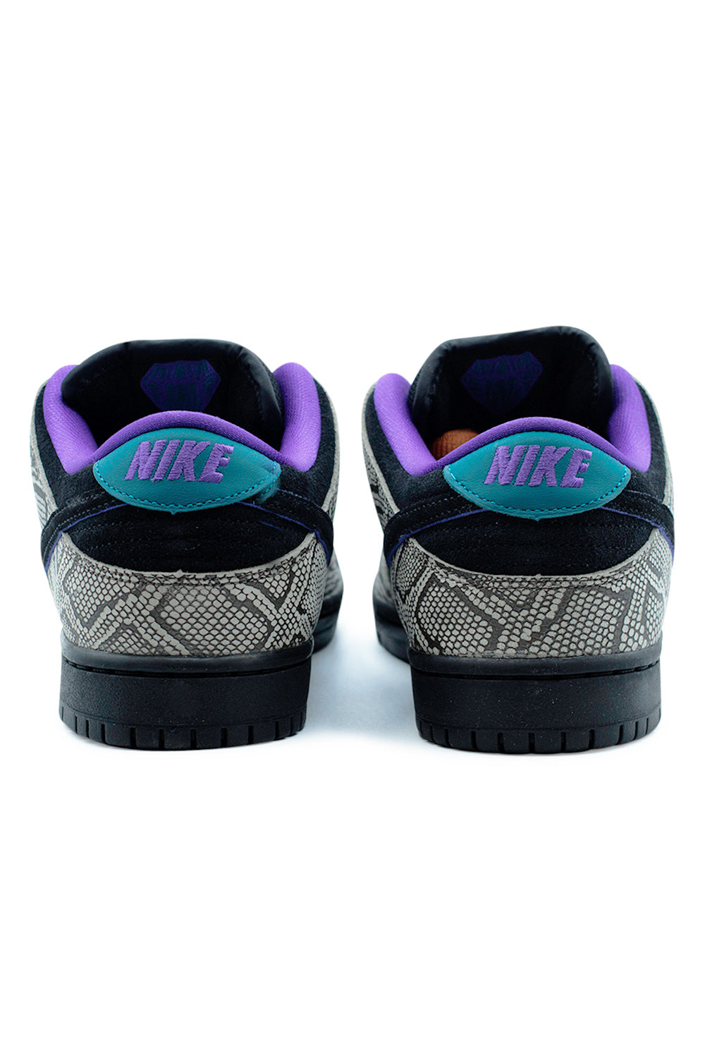 Nike SB Dunk Low Pro Shoe (Dashawn Jordan) String / Black / Bright Spruce - BONKERS